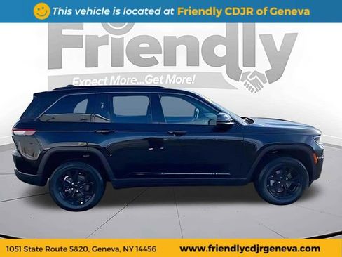 Used 2026 Jeep Grand Cherokee Altitude AWD/4WD image 4