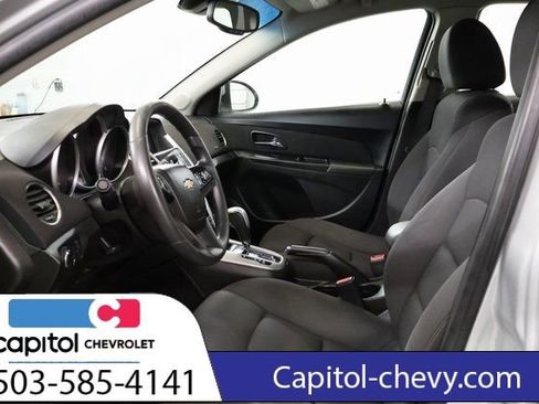 Used 2016 Chevrolet Cruze LT w/ Technology Package image 12