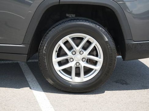 Used 2022 Jeep Grand Cherokee L Laredo w/ Luxury Tech Group I AWD/4WD image 49