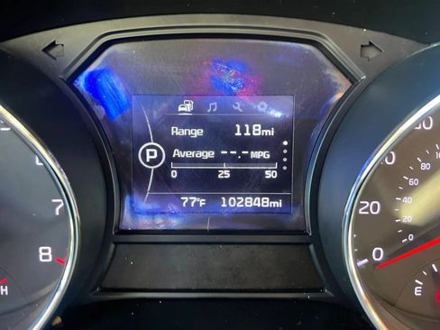 Used 2017 Kia Sedona LX w/ LX Essentials Premium Package FWD image 17