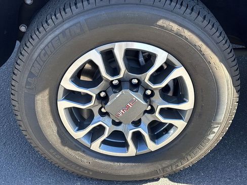 Used 2024 GMC Sierra 2500 SLT image 32