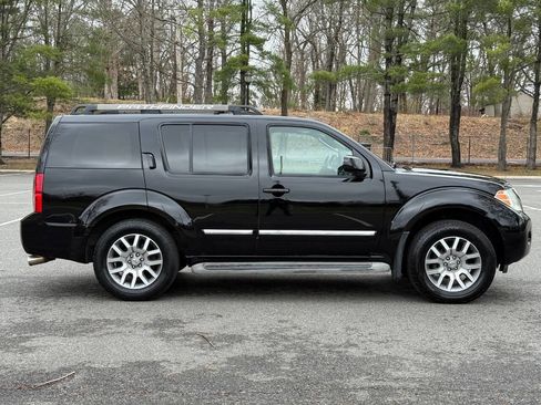 Used 2010 Nissan Pathfinder LE w/ Navigation Pkg image 4