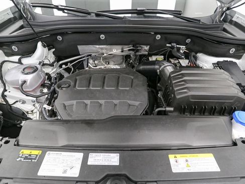 Used 2025 Volkswagen Atlas SE w/ Black Wheel Package image 17