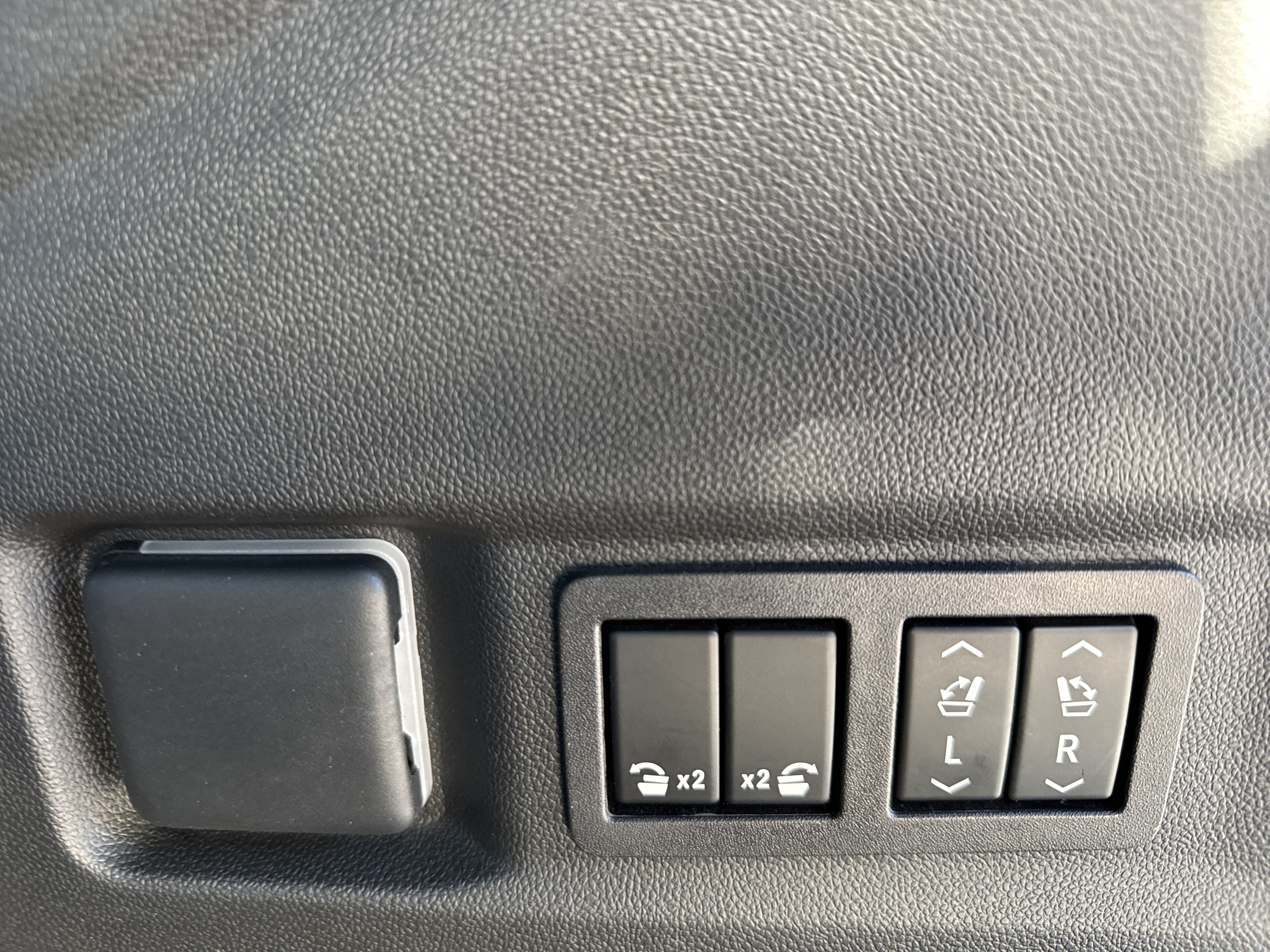 Used 2026 GMC Yukon Denali Ultimate AWD/4WD image 38