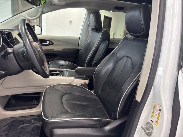 Used 2023 Chrysler Pacifica Limited FWD image 18