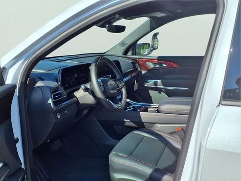 New 2026 Chevrolet Traverse Z71 w/ Enhanced Driving Package AWD/4WD image 16