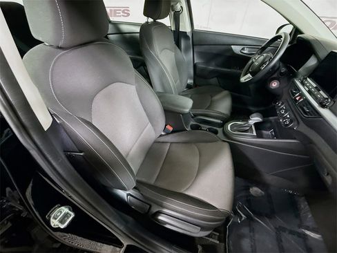 Used 2023 Kia Forte LXS image 28