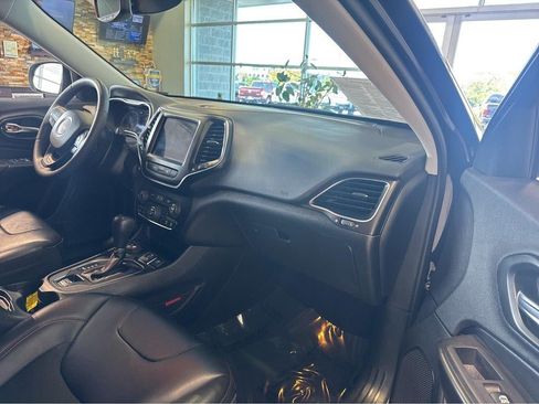 Used 2022 Jeep Cherokee Trailhawk w/ Comfort/Convenience Group AWD/4WD image 30