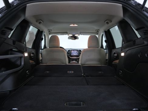 Used 2016 Jeep Cherokee Latitude w/ Comfort/Convenience Group image 27