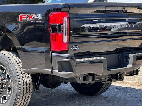 New 2025 Ford F350 Platinum w/ FX4 Off-Road Package image 8