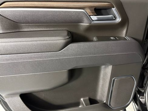 Used 2025 Chevrolet Silverado 2500 LT w/ Convenience Package image 39