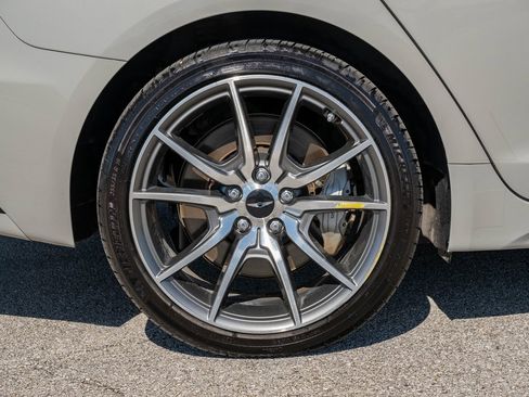 Used 2025 Genesis G70 2.5T image 11