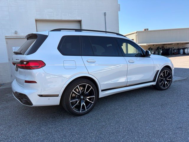 Used 2021 BMW X7 xDrive40i w/ M Sport Package AWD/4WD image 4