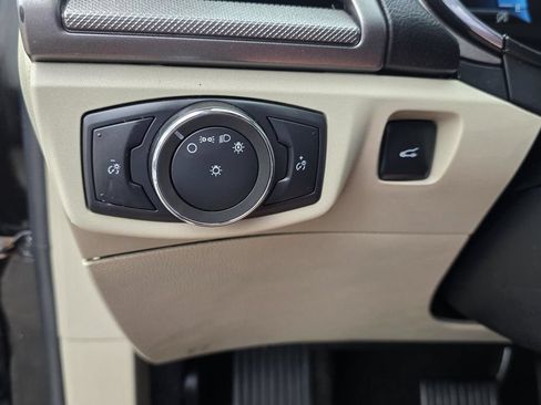 Used 2020 Ford Fusion SE FWD image 26