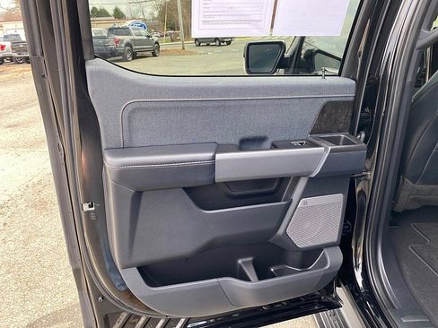 Used 2023 Ford F150 Lightning Lariat image 39