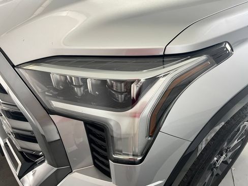 Used 2024 Toyota Tundra Platinum AWD/4WD image 36