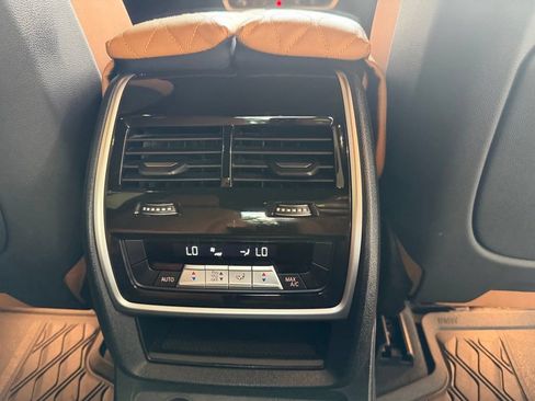 Used 2023 BMW X7 xDrive40i w/ M Sport Package AWD/4WD image 31