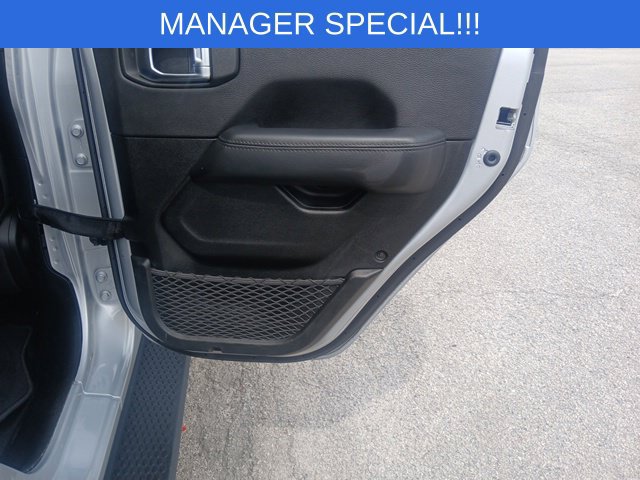 Used 2023 Jeep Wrangler Unlimited Sahara AWD/4WD image 21