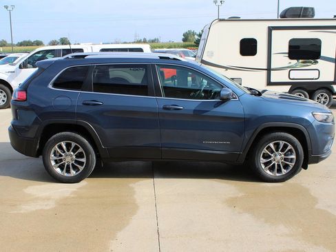 Used 2020 Jeep Cherokee Latitude Plus w/ Travel & Safety Group image 4