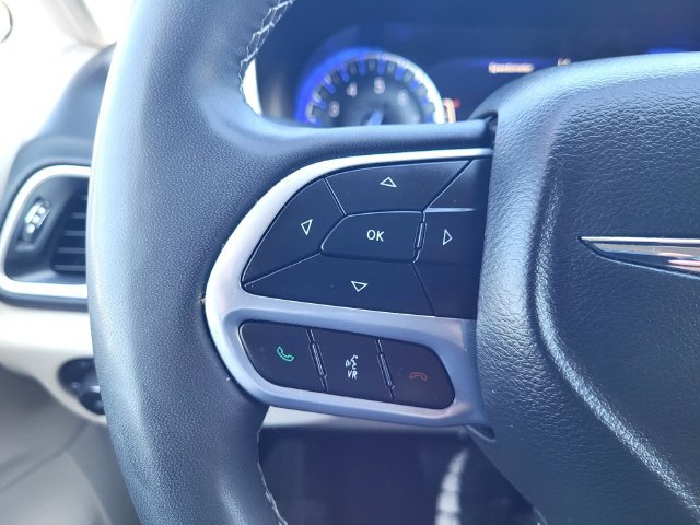 Used 2024 Chrysler Pacifica Touring-L FWD image 24