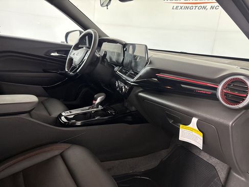 Used 2025 Chevrolet Trax RS w/ Driver Confidence Package image 26