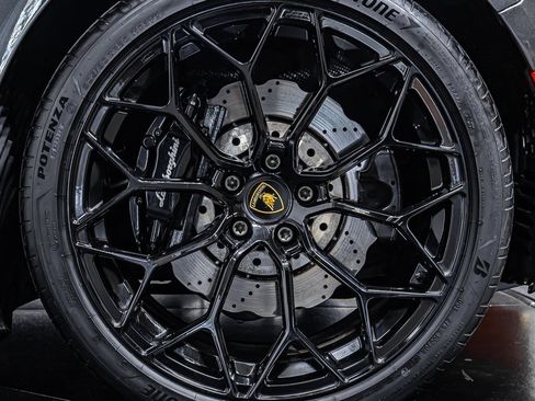 Used 2022 Lamborghini Huracan EVO image 22