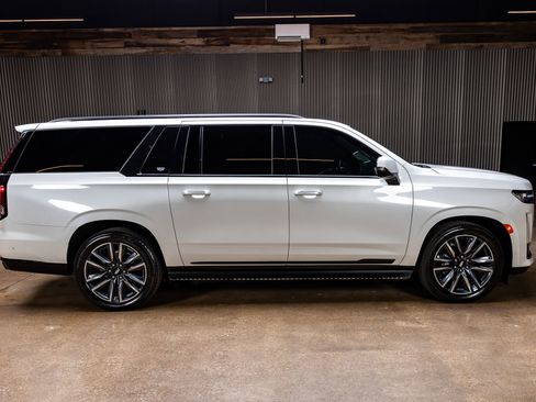 Used 2022 Cadillac Escalade ESV Sport Platinum image 10