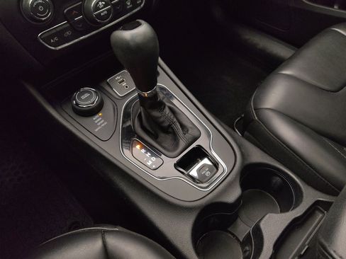 Used 2019 Jeep Cherokee Latitude Plus image 26