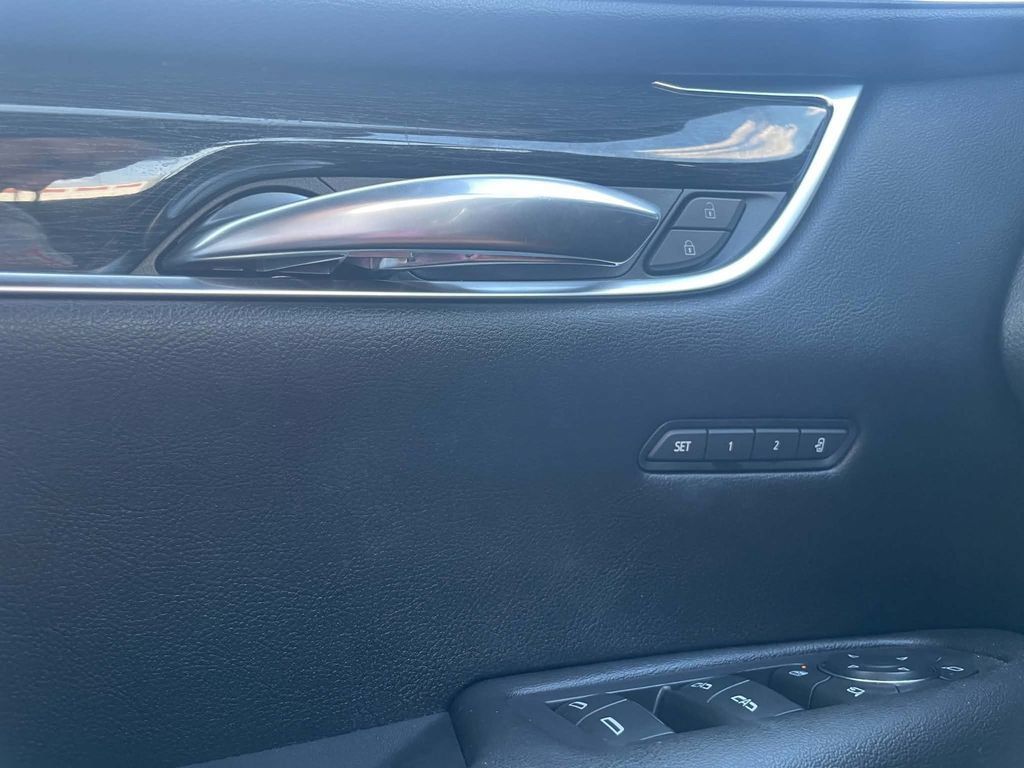 Used 2022 Cadillac XT5 Premium Luxury FWD image 18