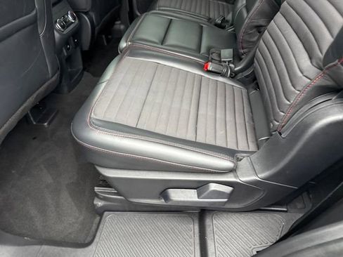 Used 2025 Ford Explorer ST-Line w/ ST-Line Street Pack image 17