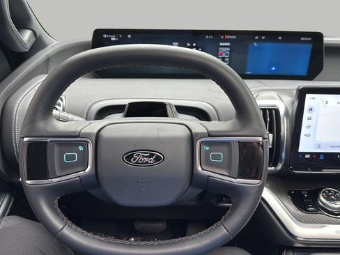 Used 2026 Ford Expedition Platinum w/ Stealth Performance Package AWD/4WD image 22