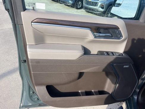 Used 2025 Chevrolet Silverado 1500 LT Trail Boss w/ Convenience Package II image 16