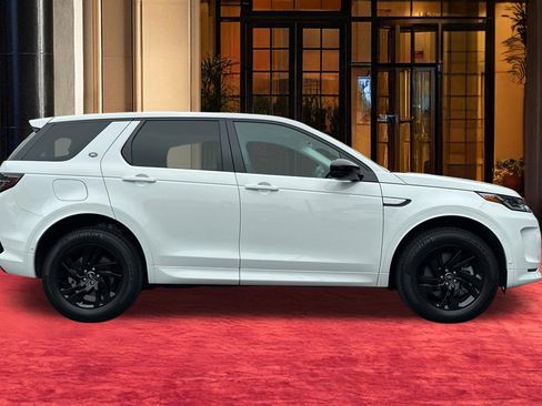 Used 2025 Land Rover Discovery Sport S image 9