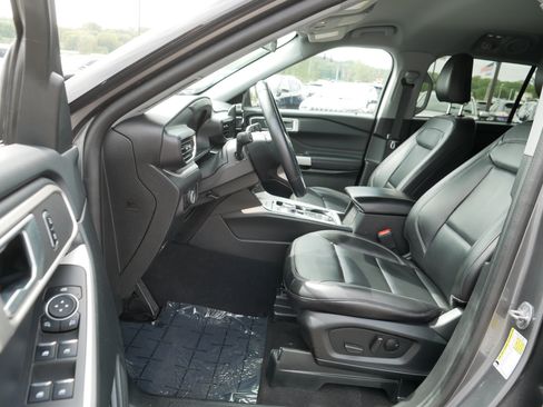 Used 2023 Ford Explorer XLT w/ Equipment Group 202A AWD/4WD image 12