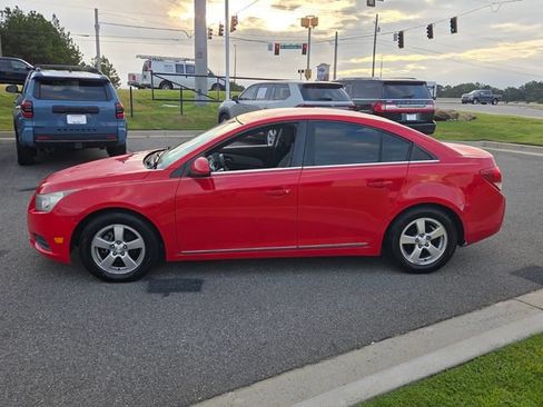 Used 2014 Chevrolet Cruze LT w/ Technology Package FWD image 4