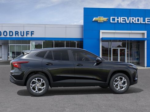 New 2026 Chevrolet Trax LS w/ LS Convenience Package FWD image 29