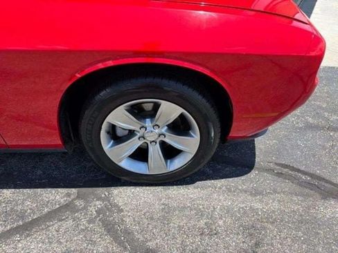 Used 2021 Dodge Challenger SXT w/ Driver Convenience Group RWD image 10
