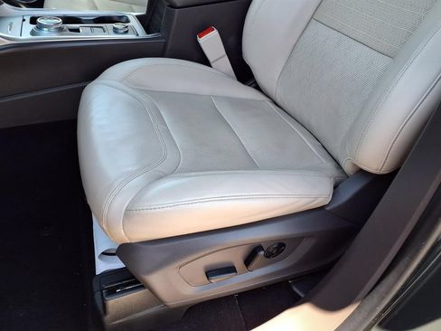 Used 2022 Ford Explorer Platinum w/ Equipment Group 601A AWD/4WD image 24