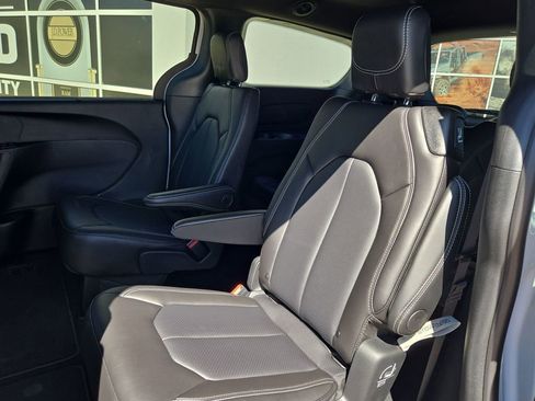 New 2026 Chrysler Pacifica Select FWD image 23