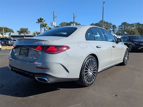 Used 2025 Mercedes-Benz E 350 4MATIC Sedan image 5