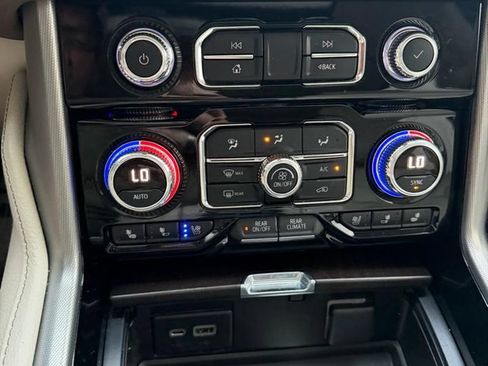 Used 2022 GMC Yukon XL Denali w/ Denali Premium Package AWD/4WD image 19
