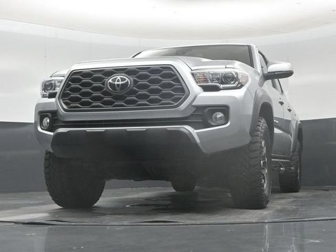 Used 2022 Toyota Tacoma TRD Off-Road AWD/4WD image 49