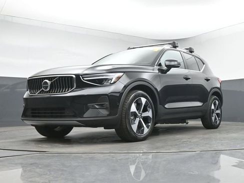 Used 2025 Volvo XC40 B5 Plus AWD/4WD image 13