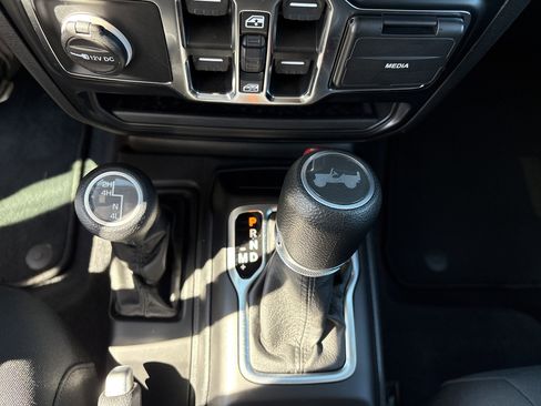 Used 2021 Jeep Wrangler Unlimited Sport image 30