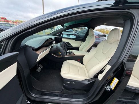 Used 2023 Tesla Model X image 8