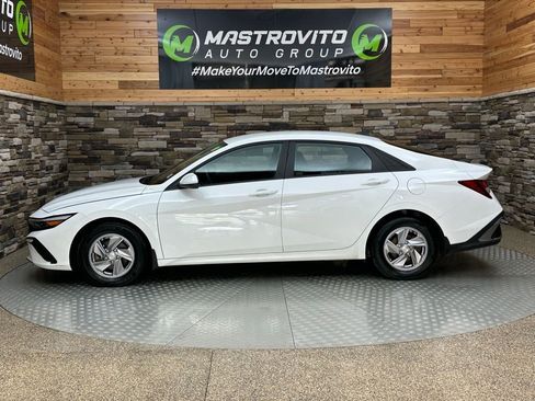 Certified 2024 Hyundai Elantra SE image 6