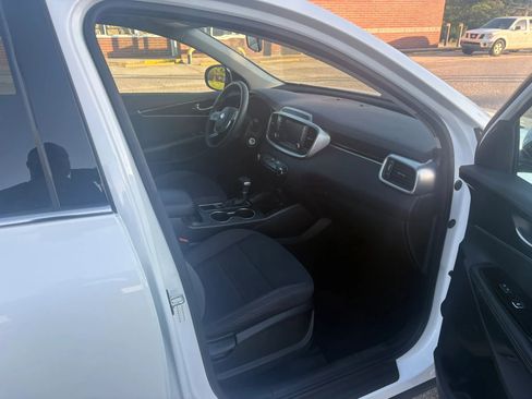 Used 2020 Kia Sorento FWD V6 image 9