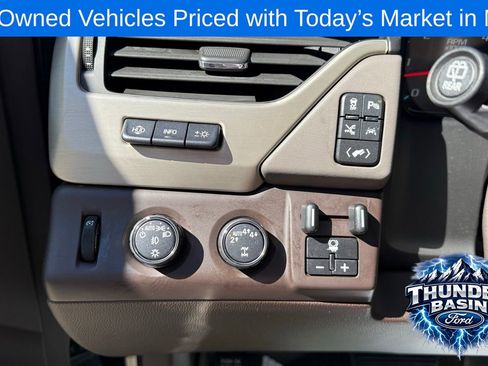 Used 2018 GMC Yukon XL Denali w/ Denali Ultimate Package AWD/4WD image 12