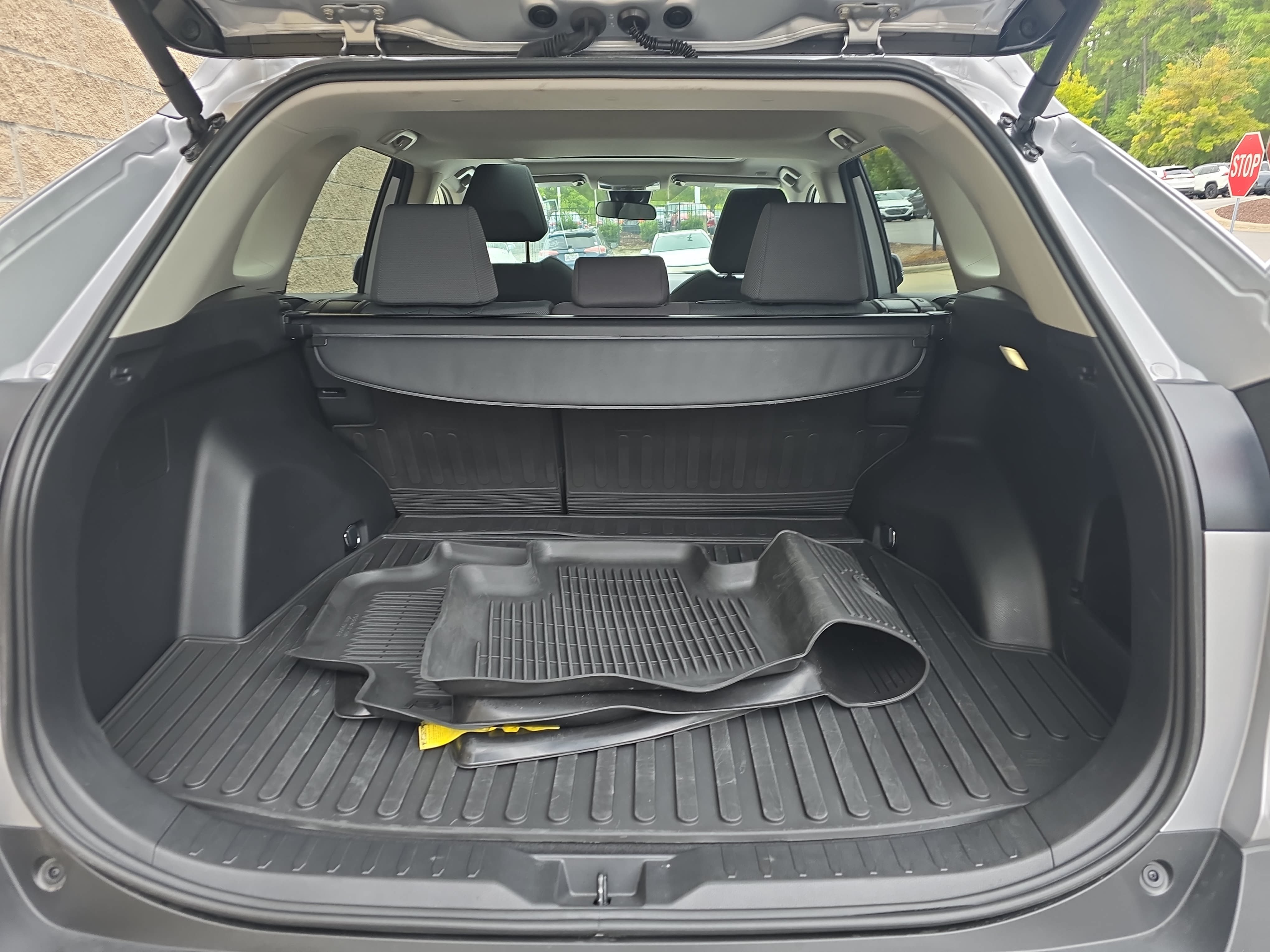 Used 2025 Toyota RAV4 XLE w/ Convenience Package FWD image 13