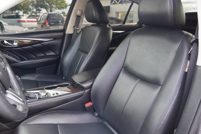 Used 2019 INFINITI Q50 Luxe w/ Essential Package (3.0T Luxe) AWD/4WD image 18